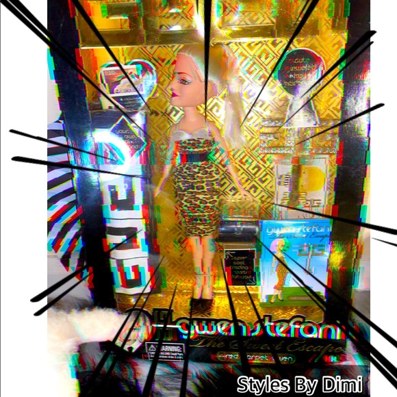 RARE GWEN STEFANI DOLL : VMA’s Gwen Stefani - Picture 1 of 8